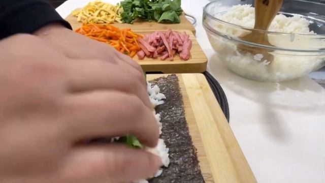 Корейское Блюдо!КИМПАБ суши роллы очень вкусный рецептик ?