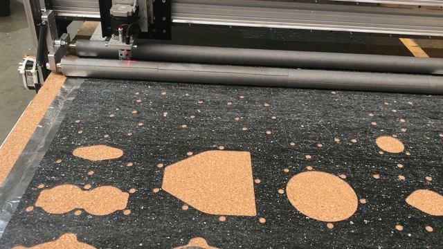 Планшетный режущий плоттер. Резка авто прокладок из паронита смотреть онлайн