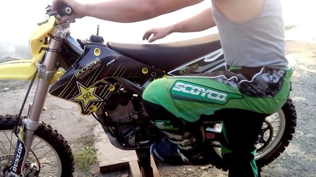 обзор Suzuki RM-Z 250 с фарой смотреть онлайн