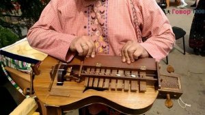 Колёсная лира - струнный музыкальный инструмент