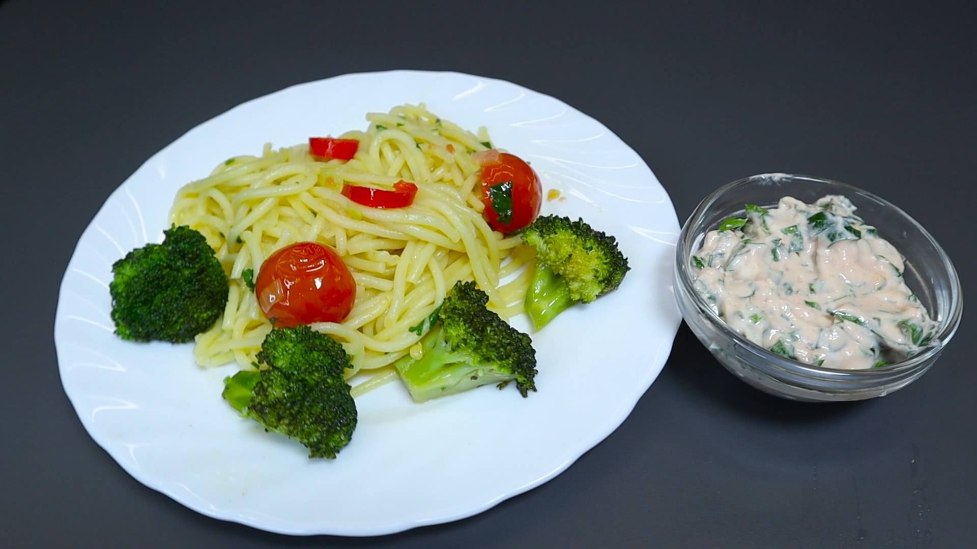 Боже как вкусно. Я готовлю эту сливочную пасту с брокколи каждые 3 дня! Вкусный рецепт для ужина.