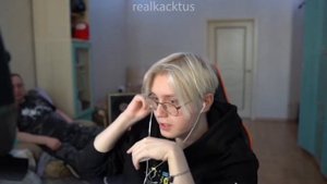 батя дрейка пришёл с работы