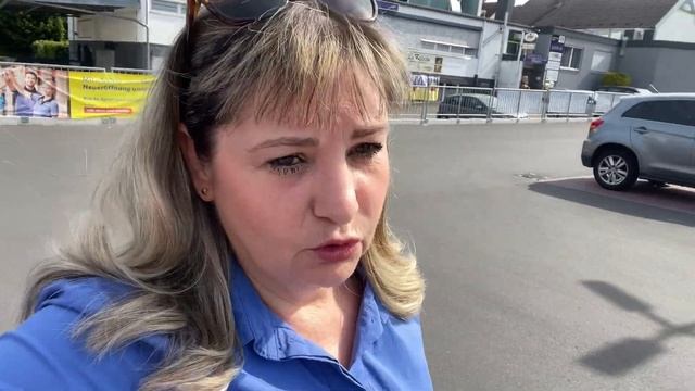 Удивил продавец в Калининграде,не нашла, жду гостей,закупилась на 80€,слоёное пирожное с клубникой