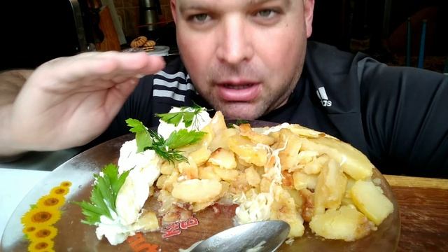 MUKBANG ФАРШИРОВАННЫЕ ЯЙЦА с сыром и чесноком и ЖАРЕНАЯ КАРТОШКА