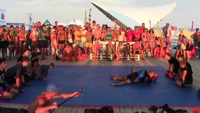 24.08.2015 Показательное выступление бойцовского клуба "Maximus" на фесте Crazzzy Days смотреть онлайн