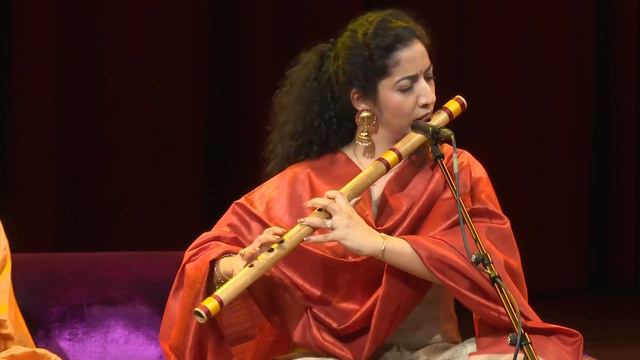Sublime flute playing - Raga Bihag: Debopriya and Suchismita Chatterjee смотреть онлайн