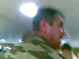 это армия детка! духи разлили варенье в казарме! Старшина хочет разорвать их очко зубами своими!