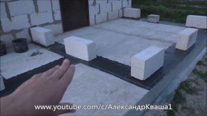 Как класть первый ряд блоков на фундамент