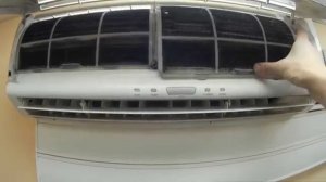 Чистка фильтра в кондиционере.