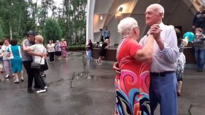 НЕ ЛЮБИ ЕГО ШЕПТАЛИ ЛИСТЬЯ КРАСНЫЕ!?/ТАНЦЫ В ПАРКЕ ГОРЬКОГО ХАРЬКОВ ИЮНЬ 2021