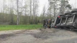 Авария на трассе "Кола" в Прионежском районе. После поворота на посёлок Мелиоративный