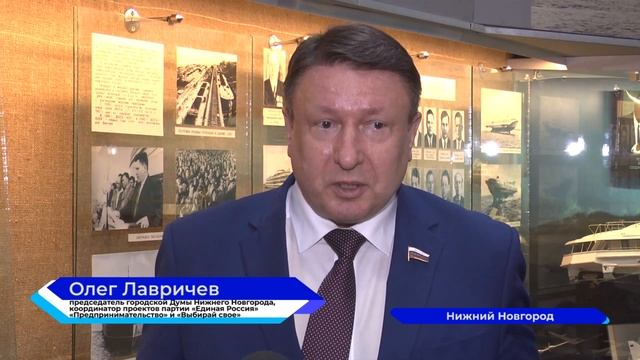Члены Совета работающей молодежи Нижегородской области на заводе "Красное Сормово"