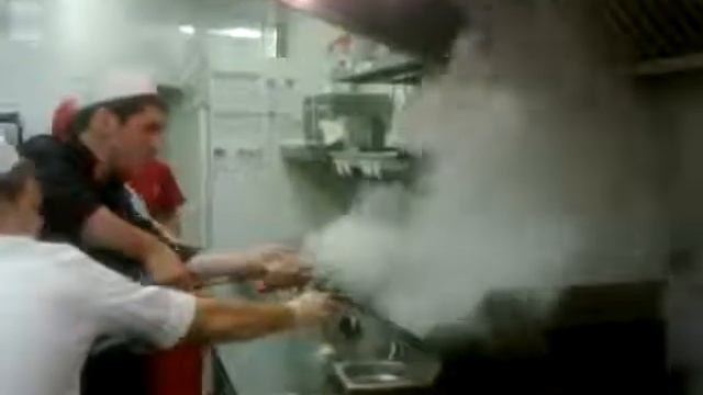 ГОРЯЩИЙ ресторан смотреть онлайн