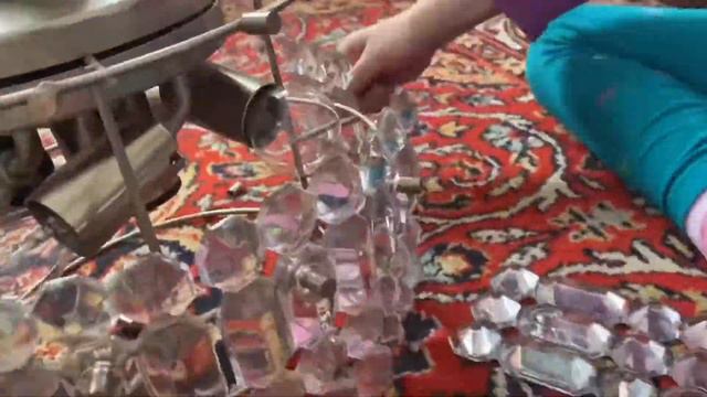 Полина сама собрала люстру в комнату Антон и Полина смотреть онлайн