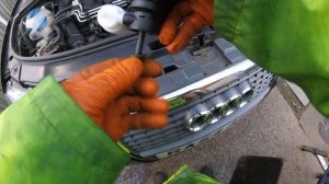 How to change the windshield washer motor AUDI A3 / Как поменять моторчик омывателя стекол AUDI A3