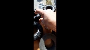 RC Модель Как отклеить шины от дисков.