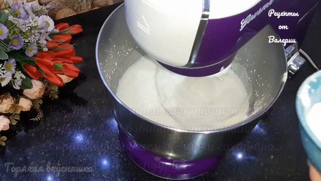 Крем из сливок и сахарной пудры за 4 минуты. Простой и пышный крем. смотреть онлайн