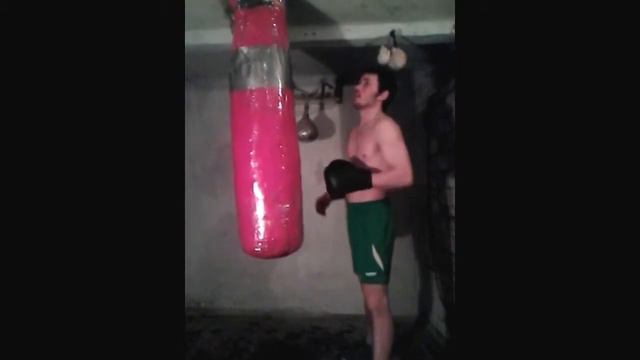 Как побить соперника если он крупнее вас Удар локтем! смотреть онлайн