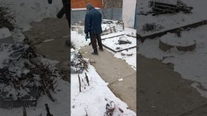 Тест воздуходувки Makita DUB362,убираем снег во дворе и перед двором.