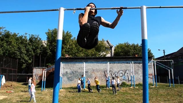 НАУЧИСЬ ПОДТЯГИВАТЬСЯ НА 1 РУКЕ за 5 МИНУТ? ТОП-5 УПРАЖНЕНИЙ★ смотреть онлайн