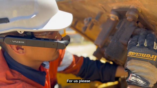 Vuzix M400 Smart Glasses used to service a Komatsu Truck смотреть онлайн