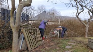 Уборка в саду весной