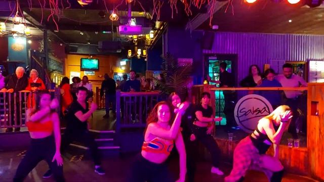 Bar Salsa Reggaeton class смотреть онлайн