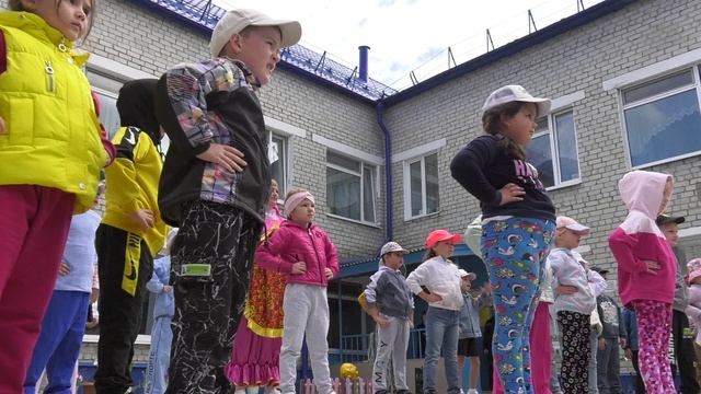 "Зарядка со стражем порядка"