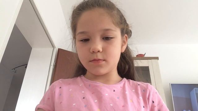 Я на детском пианино играю