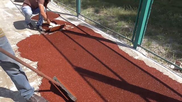 Как уложить резиновую крошку полное видео