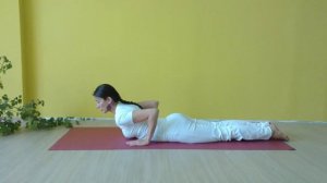 Правильное выполнение позы кобры Бхуджангасана от Анны Сидильковской