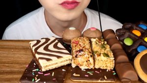 ASMR CHOCOLATE DESSERT KINDER BUENO, WAFFLE, CHOCOLATE ENERGY BAR, CHOCOLATE PARTY MUKBANG, 초콜릿 먹방.