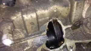 Двигатель без масла. Заклинил двигатель. Пробило блок.