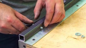 Тележка из фанеры, профильной трубы своими руками. Надежная и компактная.