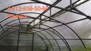 Теплица Митлайдера в дождь с открытыми форточками в куполе