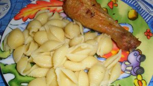Второе блюдо для детей от трех лет Курица с макаронами
