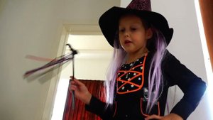 ХЭЛЛОУИН 2019! Как Маленькая Ведьмочка портит праздник Маме и Амельке!