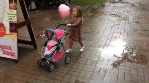 Милана гуляет в парке с куклой и коляской / Milana walks in the Park with a doll and a stroller