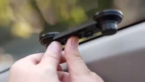 Защитная шторка на лобовое стекло