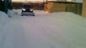 УАЗ ПАТРИОТ чистит снег (самодельный бульдозер на патриот)