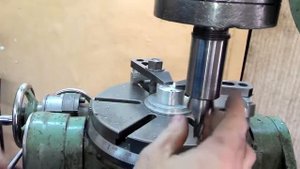 Смена инструмента на фрезерном станке