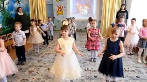 Танец Раз, ладошка