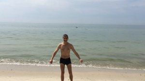 Радость в прыжках на море. Остров Джарылгач 28.06.2018 Миша