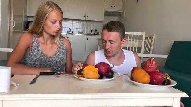 ПРОБУЕМ ЭКЗОТИЧЕСКИЕ ФРУКТЫ НА КИПРЕ | ЧЕМ ОТЛИЧАЮТСЯ ОТ ФРУКТОВ В РОССИИ?