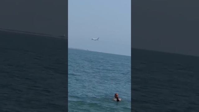 Final approach Emirates A380 Nice Côte d’Azur airport смотреть онлайн