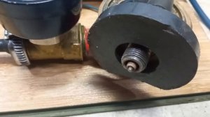 Мощная красивая искра на свече зажигания