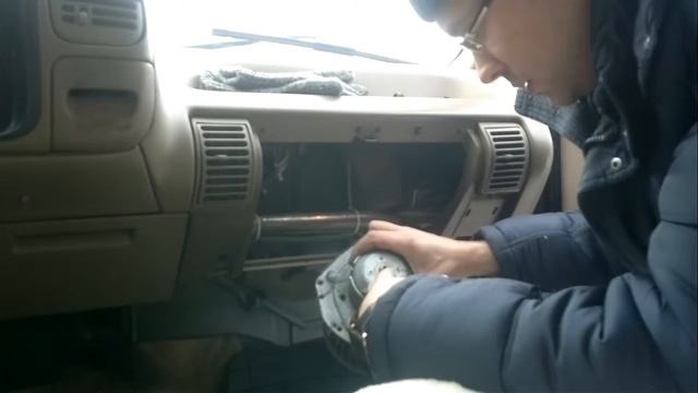 Замена мотора печки на Тахо смотреть онлайн