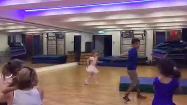 Разминка перед уроком балета