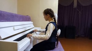 Бетховен "Украинская песня",играет Захарова Вика 2кл.