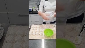 Зефирный снежный шар. Кофейный зефир